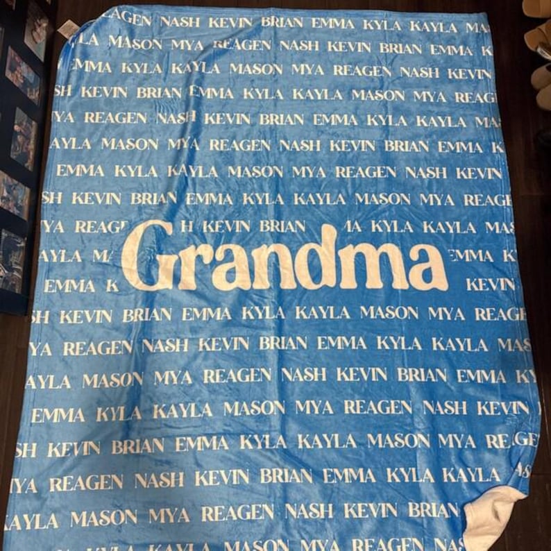 Personalized Grandma Blanket, Custom Name Blanket with Any Text or Names in Background, Soft Throw Gift for Grandma, Nana, Mimi ,mother day bild 2