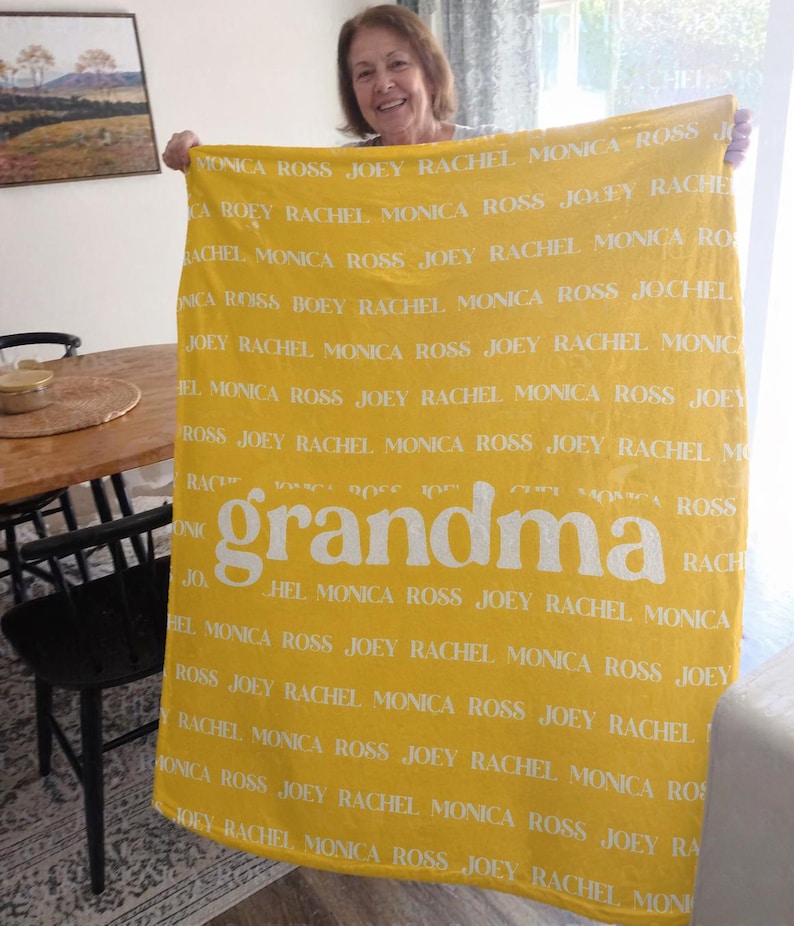 Personalized Grandma Blanket, Custom Name Blanket with Any Text or Names in Background, Soft Throw Gift for Grandma, Nana, Mimi ,mother day bild 5
