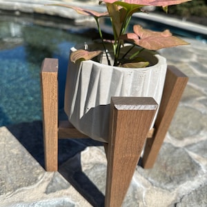 Tapered Leg Plant Stand