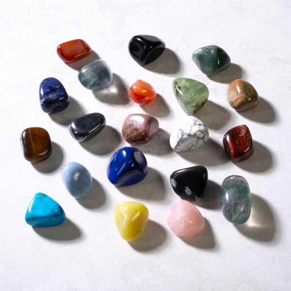 KALIFANO Bulk Tumbled Stones (1,000+ Carats) Random Assortment of Polished Reiki Crystals (May Include Blackstone, Turquoise, Fluorite etc.)