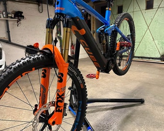 NEWMEN bicycle rim decals. Fits 27.5/29 inch wheels. Two-tone orange/blue.
