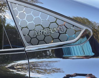 Renault Arkana honeycomb pattern side windows