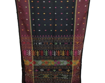 Praktisch weggegeven! Sumatraanse erfenis: handgeweven Ulos-stof - traditioneel Indonesisch textiel
