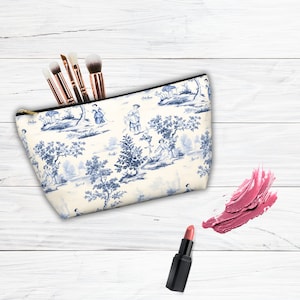 French Toile de Jouy make-up Pouch, Blue chinoiserie zipper pouch, travel essentials, Shabby Chic gift, girl essentials, toiletry bag