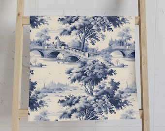 Blauwe Toile de Jouy-handdoek: Frans landelijk badkamerdecor