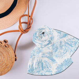 Bufanda de bolso con escena de Toile azul con iniciales personalizadas o bufanda para el cuello, escenas pastorales de Toile de Jouy, gasa de poliéster, bufanda ligera y fluida, primavera