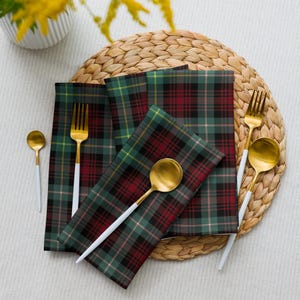 Green Plaid Cloth Napkins, Tartan Green and Red, Set of 4, Outlander Scottish plaid table linen