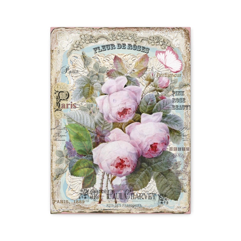 Op de afbeelding: Een vintage bloemenprint met roze rozen en groene bladeren. De print bevat de tekst "Fleur de Roses", "Paris", "Perfumeur", "Pink Rose Beauty" en "Sir Paul Charvet, Rue des Fabriques, Paris, 1889".