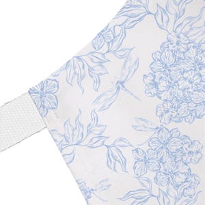 Delantal personalizado de hortensias azules, delantal personalizado con nombre, regalo para mamá, delantal floral azul, regalo para abuela con estilo costero, delantal estilo cottagecore, guantes de cocina imagen 4