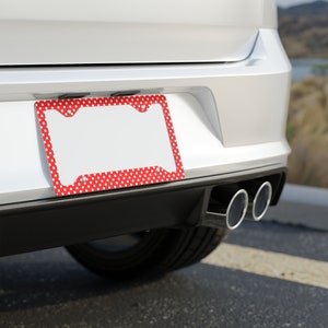Retro polkadot nummerplaatlijst, aangepaste nummerplaatafdekking, rode auto-accessoires, zelfcadeau voor auto, auto-accessoire, hippe autoplaat