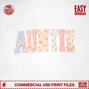 Puede incluir: La palabra "AUNTIE" en un estilo patchwork, con cada letra con un patrón diferente. Las letras están delineadas en rosa claro con una puntada punteada. Los patrones incluyen flores, lunares, rayas y cuadros vichy.