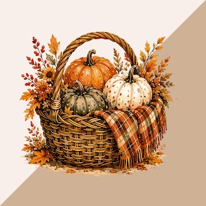 Puede incluir: Una cesta de mimbre tejida llena de tres calabazas en naranja, verde y blanco, acentuada por hojas de oto&ntilde;o y bayas. Una manta a cuadros en tonos naranja, marr&oacute;n y blanco cuelga del lado de la cesta, la cual cuenta con un asa resistente.