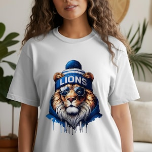 Cool Lion Graphic T-Shirt, Hipster Lion with Glasses, Urban Style Animal Tee, Casual Streetwear, Men's and Women's Sizes Available