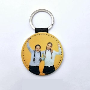 Personalized Circle Photo Keychain single-Sided | Customizable Keepsake, Unique Gift for Friends & Family, Personalized Memory Accessory