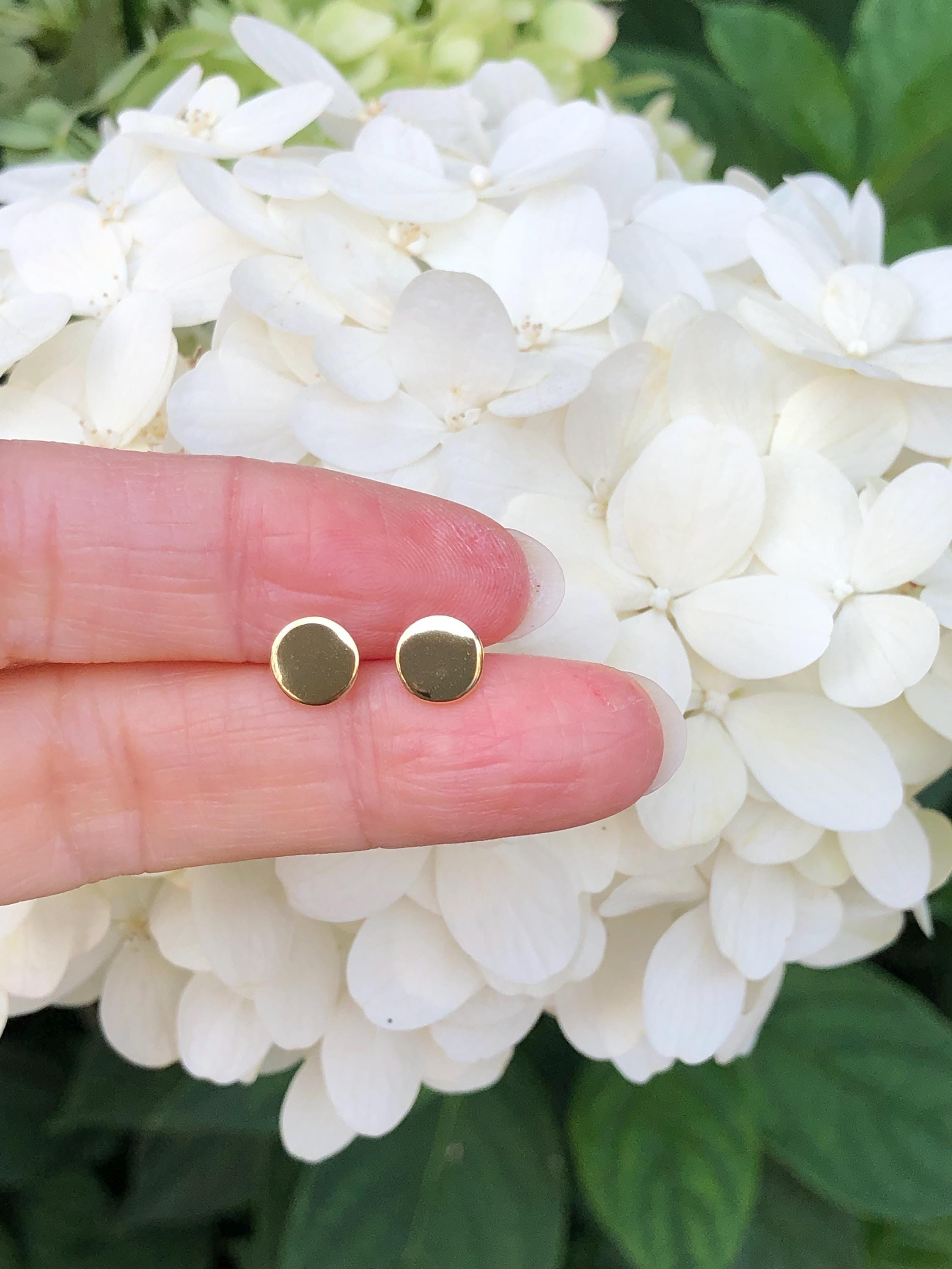 Simple & Elegant 6mm Sterling Silver Stud Earrings - 925 Round Disc Studs
