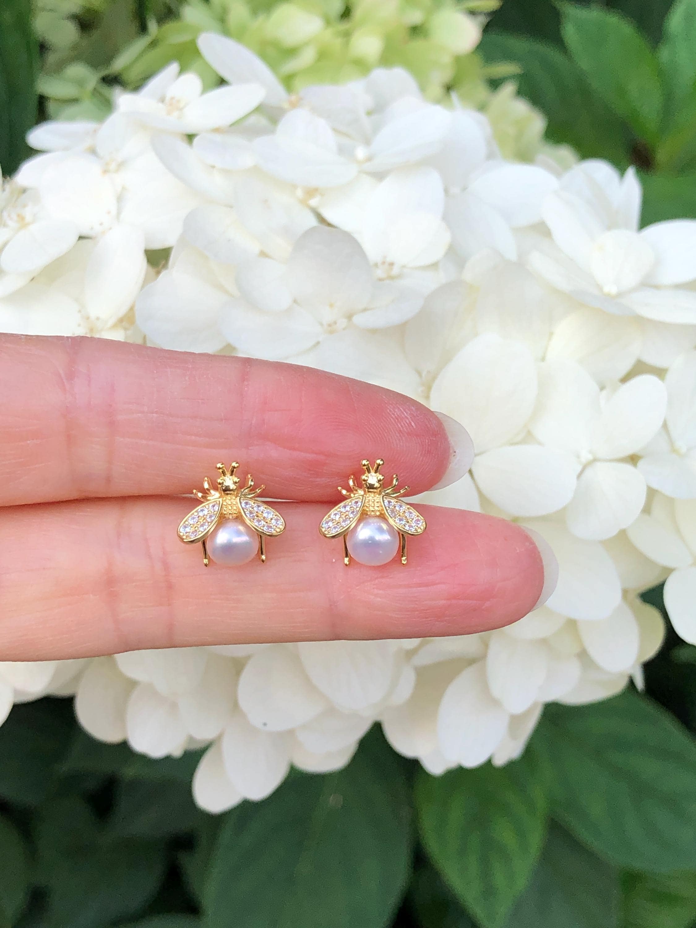 Gold Pearl Drop Earrings Bumblebee - Etsy display picture 1