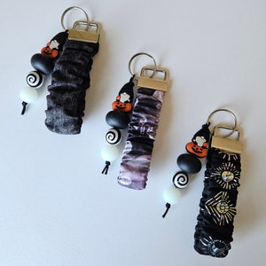 Chouchou avec porte-clés Charm mystique - Porte-clés Halloween de 3 à 4,5 pouces | chouchou au poignet | Tarot | Phases de la lune