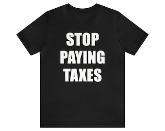 Puede incluir: Camiseta negra con texto blanco que dice "STOP PAYING TAXES".