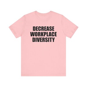 Chemise Diminution de la diversité sur le lieu de travail, Chemise offensive, Chemise mème drôle, Chemise étrangement spécifique, Chemise inclusion, Chemise sans charnière, Chemise ironique Pink
