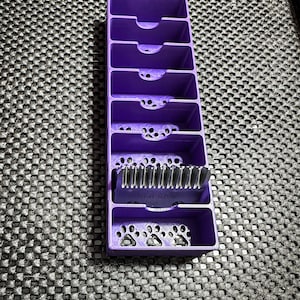 The Beagle (Vertical) - Dog Grooming Standard Size Clipper Blade Holder | up to 8 |