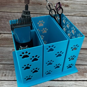The Newfie Plus : support pour brosse de toilettage pour chien, organiseur simple | Grande taille |