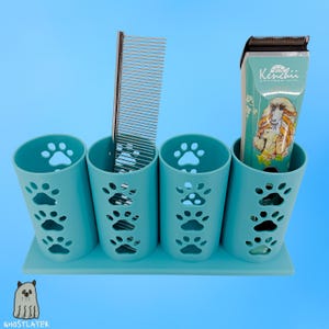 Tube City *Liten*-- Hållare för hundtrimningsborste, klippmaskin, sax eller allround-hårsax. Fyra 5 cm rör med bas.