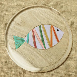 Hand-Carved Wooden Serving Tray: Rustic Fish Decor