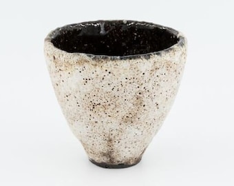 Rustikaler Keramikbecher, einzigartiger Becher, hochwertiges Geschenk, handgefertigter Becher, Luxus Teebecher, lebendige Becher