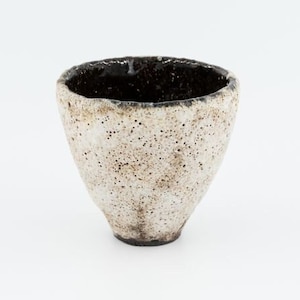 Rustikaler Keramikbecher, einzigartiger Becher, hochwertiges Geschenk, handgefertigter Becher, Luxus Teebecher, lebendige Becher
