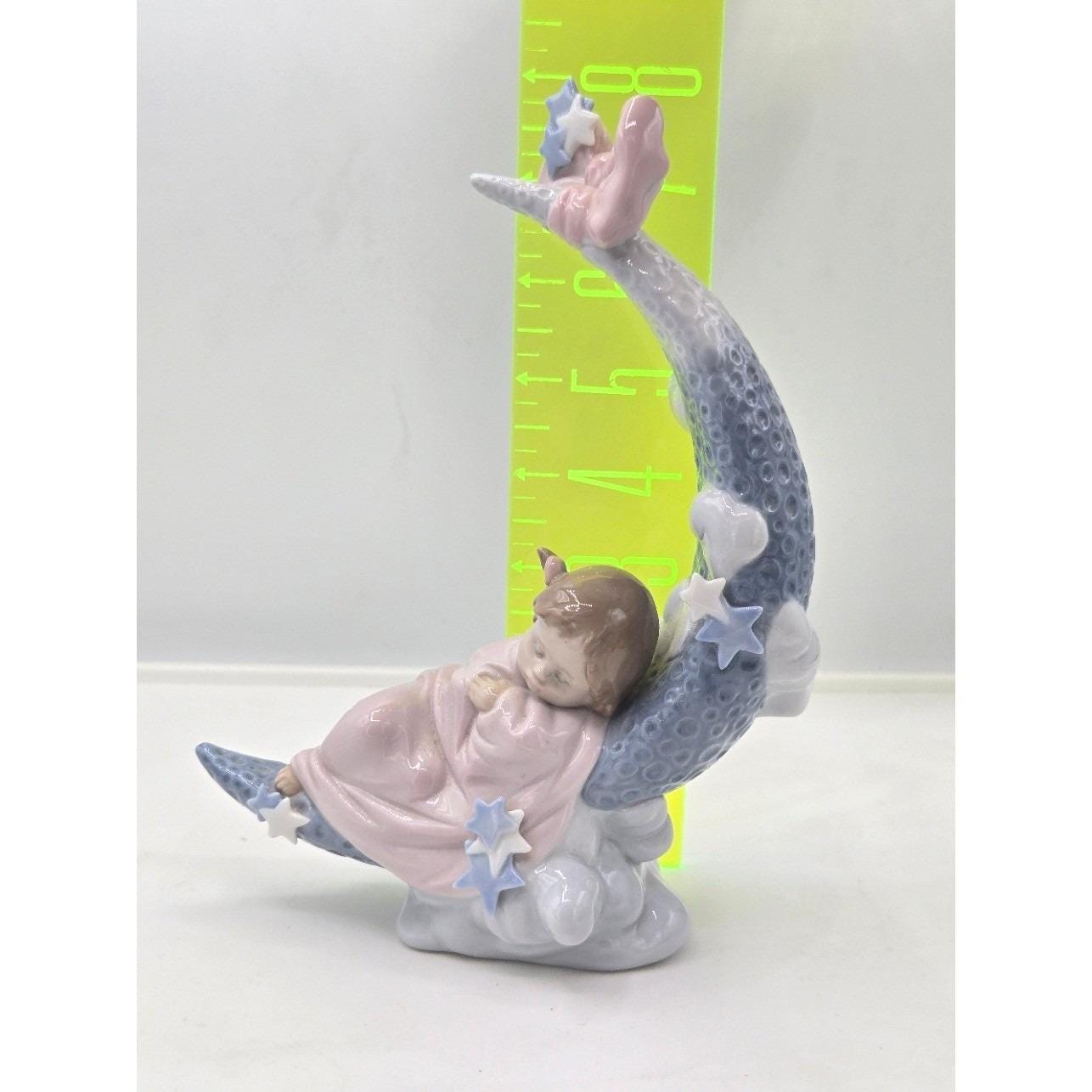 Lladró Dreaming of Stars Porcelain Figurine #6583 - Sleeping Girl