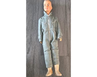 Traje de vuelo y botas vintage de G.I. Joe (en una muñeca vintage de 30 cm)