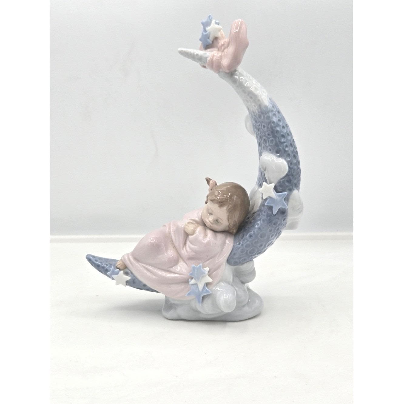 Lladró Dreaming of Stars Porcelain Figurine #6583 - Sleeping Girl