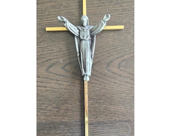 Crucifijo metálico brutalista vintage de mediados de siglo para colgar en la pared, 25 cm (10 pulgadas)