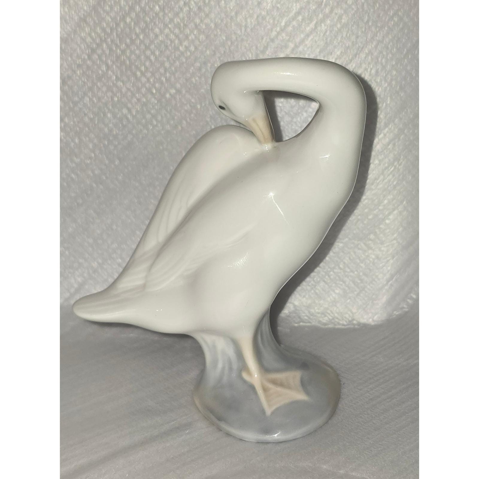 リヤドロ・白鳥・優雅な羽の陶器置物 リヤドロ 白鳥の置物 羽繕い スペイン製 手作り 磁器 鳥の像 - Etsy 日本