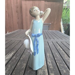 Lladro Figurines Girls With Hats - Etsy display picture 3