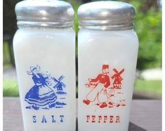 Vintage Tipp City Milchglas Dutch Boy & Girl Salz Pfefferstreuer Set
