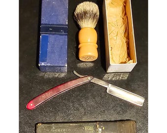 Vintage Rasierwerkzeuge: Rasierpinsel und Rasiermesser