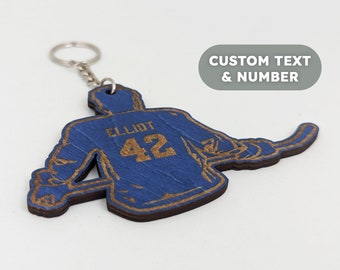 Customizable hockey player keyring | Sports Fan Keychain | Customizable first name and number | Wooden keychain | Gift idea