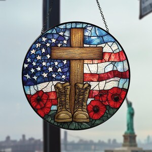Patriottische laarzen Suncatcher, VS vlag Memorial Day venster hangend, Christian Soldier decor, 4 juli Independence Day cadeau glazen Suncatcher