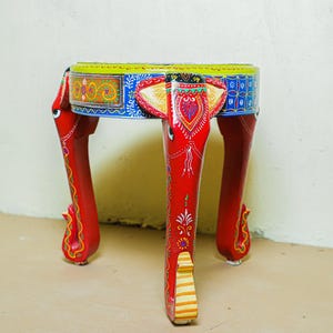 Handbemalter Elefant Hocker | Indischer Boho Akzent Tisch | Rajasthani Holzdekor | Bunter Tier-Beistelltisch | Handwerker Elephant Möbel