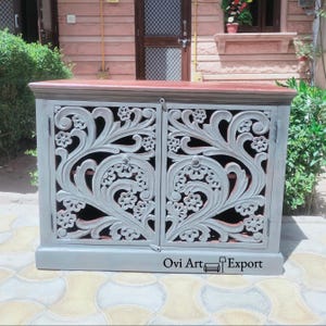 Wooden Carved Solid Mango Wood Bedside/Cabinet, Polished Cupboard, Living Room Nightstand/Sideboard