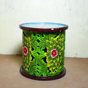 Handbemalter Holzhocker/Couchtisch | Blumenakzent-Tisch | Indische Volkskunst Möbel | Dekorativer Boho Beistelltisch | Blumenständer