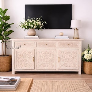 Ręcznie rzeźbiona drewniana kredensowa szafka wisząca w stylu boho z białymi kwiatami, rustykalna konsola do przechowywania w stylu wiejskim