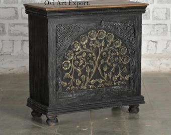 Aparador de madera con diseño floral tallado a mano: Aparador Boohoo negro, almacenamiento artesanal indio