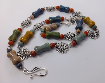 Ceramic bead necklace with flowers