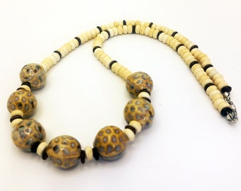 Ceramic beads with howlite