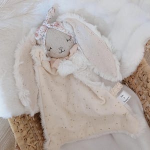 Doudou lapin Rosa, doudou personnalisé, doudou lange double gaze de coton