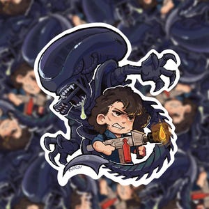 Peut inclure: Autocollant avec une illustration de dessin animé d'un personnage en chemise bleue et cravate rouge, combattant un extraterrestre bleu foncé. L'extraterrestre a une grosse tête et des griffes. Le personnage tient une arme. Signature de l'artiste visible.