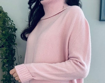 Made in Italy Women Ultra Soft Knitted Roll-Neck Jumper Pullover in Light Pink. One size.