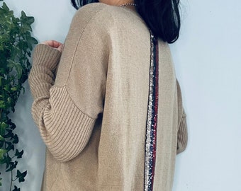 Made in Italy Women Cashmere Sequin Stripe Beige Jumper. V-Neck Sweater Jumper. One size 8-14